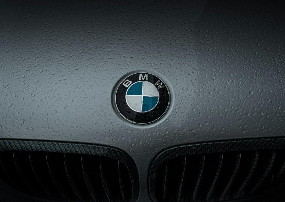 BMW badge above the kidney grille