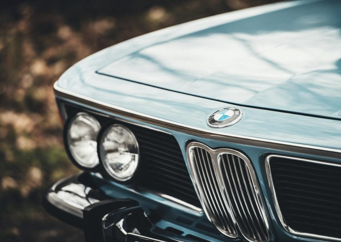 Classic BMW coupé kidney grille